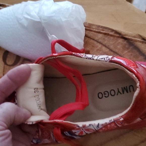 Lattice red sneakers - Picture 6 of 8